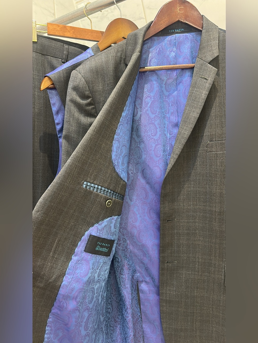 MEN’s original Ted Baker 3 piece suit (44L)